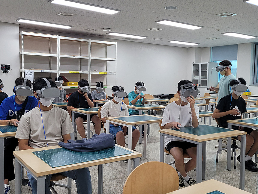 독도 단체 VR체험을 하는 학생들